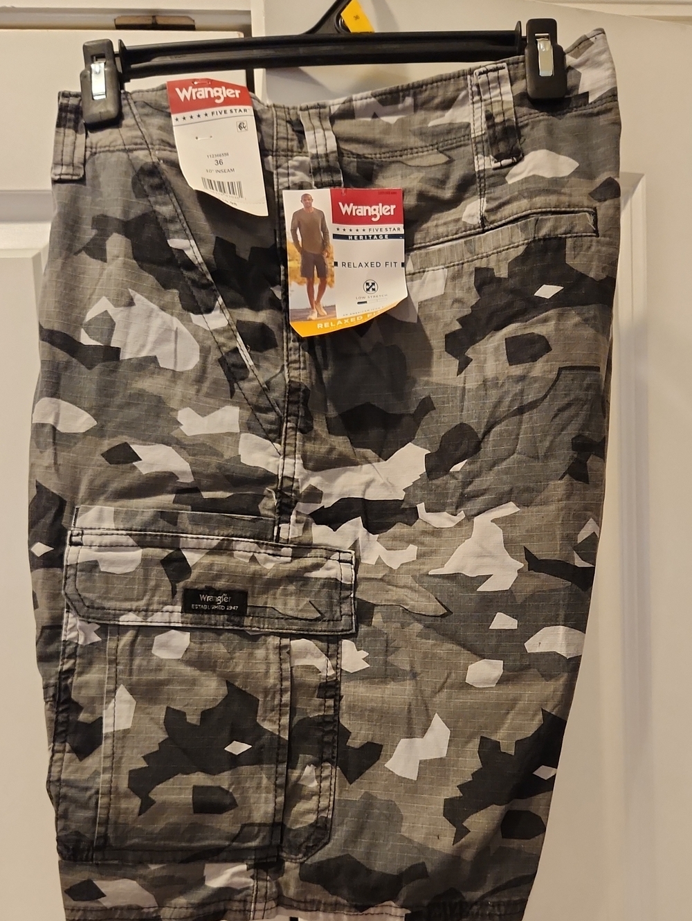 Wrangler Men's Relaxed Fit Cargo Pants - Black & Gray Camo